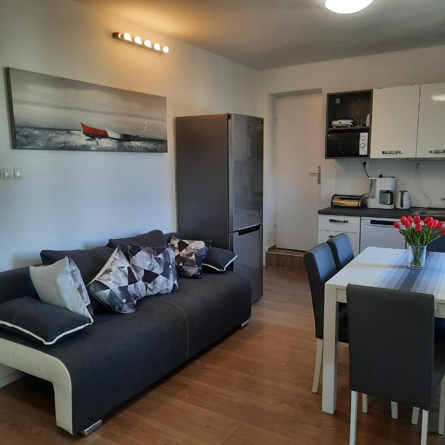Beach Apartment Kate With Sea View, Balcony And Parking, Murter, Dalmatia Exterior foto