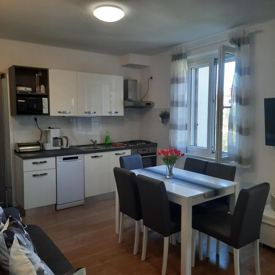 Beach Apartment Kate With Sea View, Balcony And Parking, Murter, Dalmatia Exterior foto