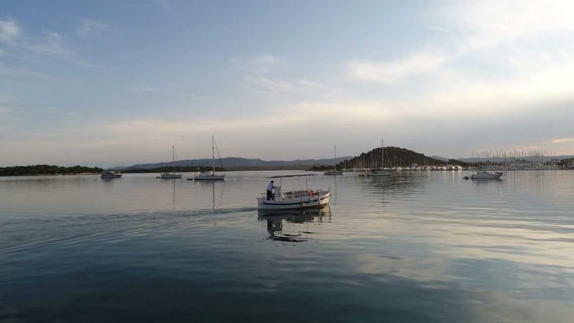 Beach Apartment Kate With Sea View, Balcony And Parking, Murter, Dalmatia Exterior foto